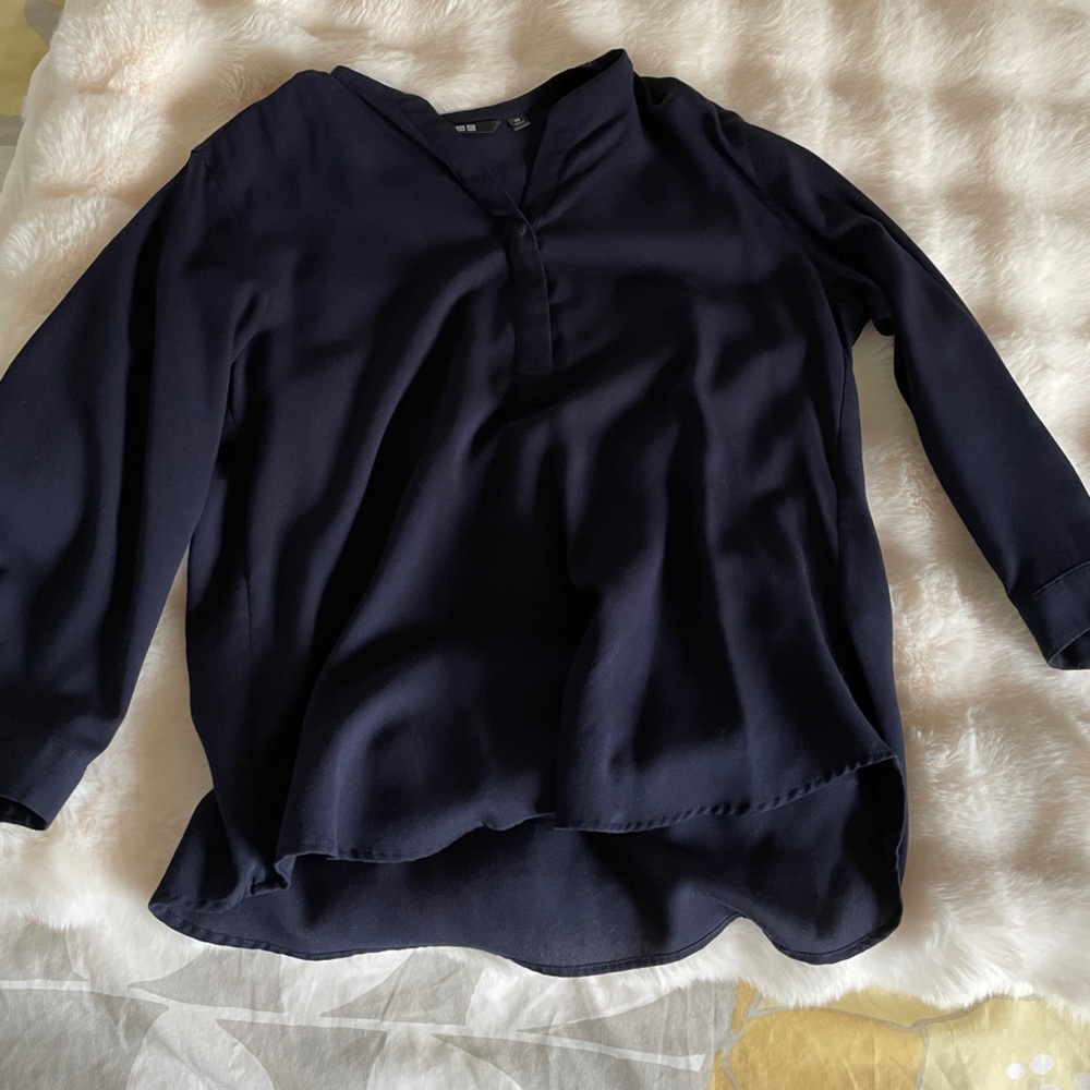 Uniqlo navy wrinkle free rayon blouse